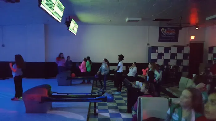 Hudson Lanes and Games Picture 4