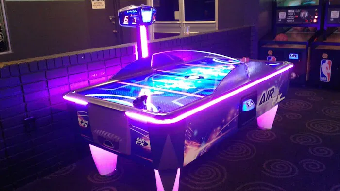AMF Babylon Lanes Picture 10