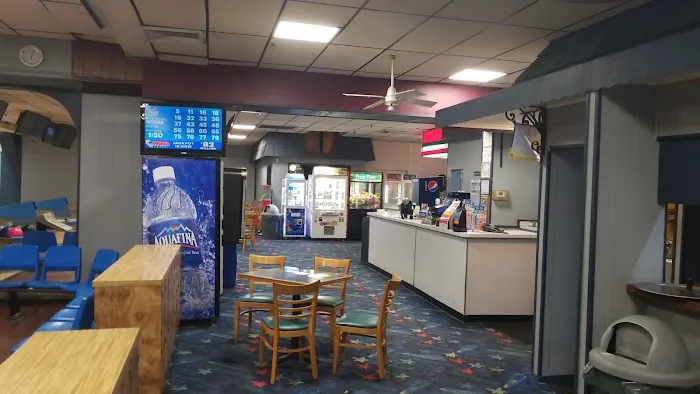 Larkfield Lanes Picture 8