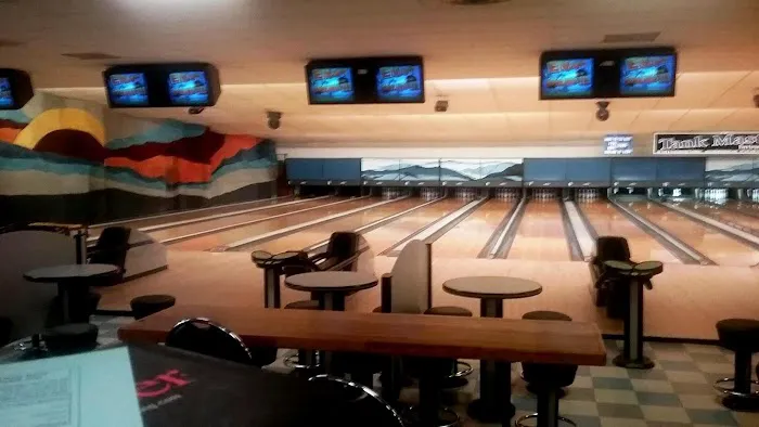 Pin Street at Warwick Picture 1