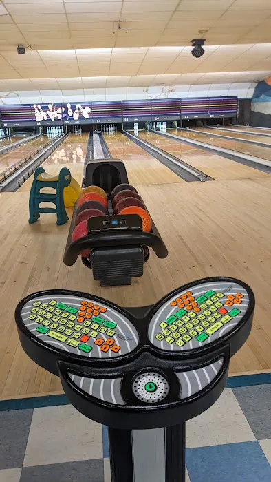 Pin Street at Warwick Picture 6