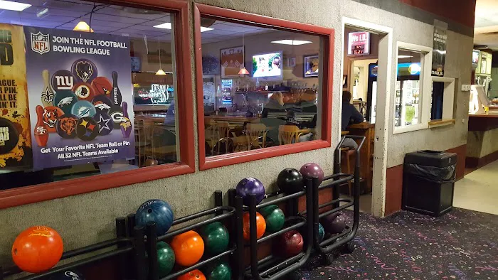 Pin Street at Warwick Picture 2