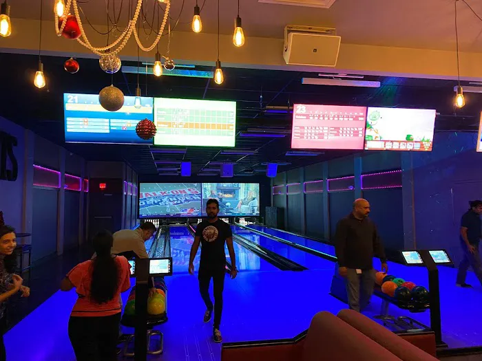 Circle Bowl & Entertainment Picture 3