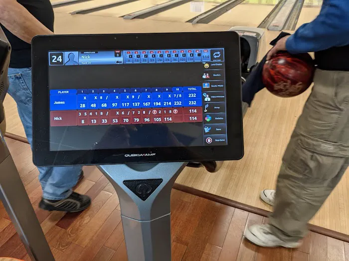 Knob Hill Country Lanes Picture 7