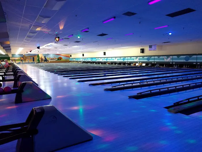 Knob Hill Country Lanes Picture 5