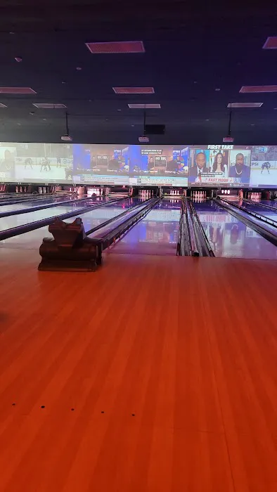 Lucky Strike Commack Picture 1