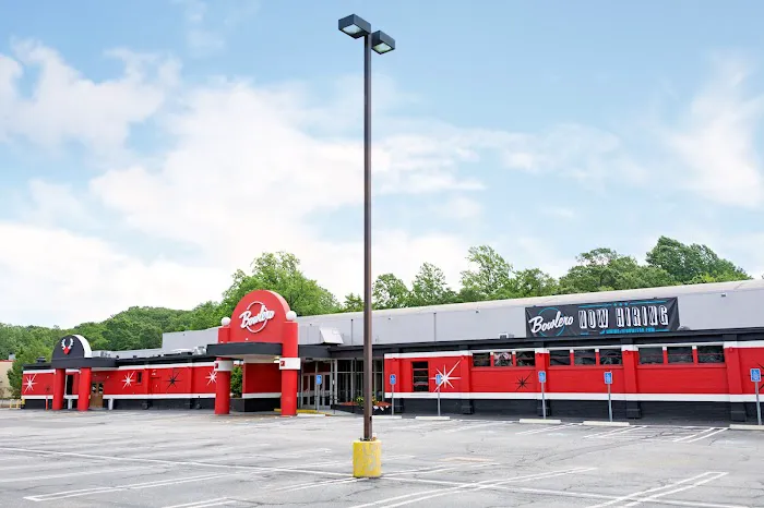 Lucky Strike Commack Picture 2