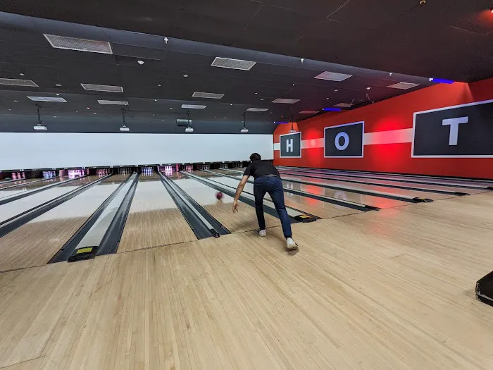 Lucky Strike Commack Picture 9