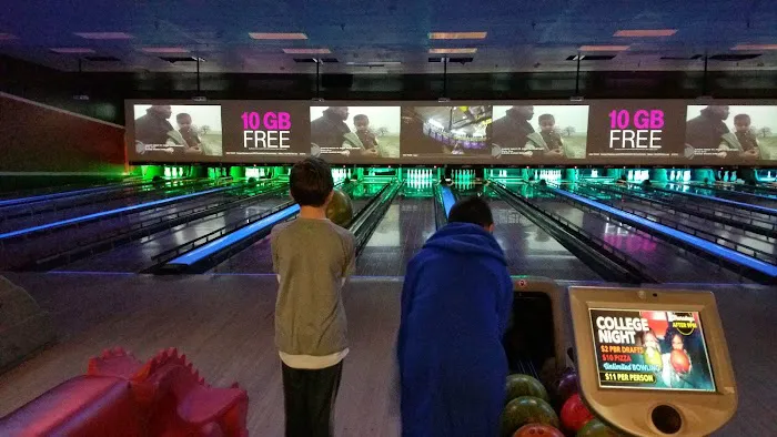 Lucky Strike Commack Picture 6