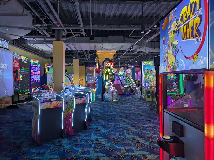 Round1 Bowling & Arcade Danbury Fair Mall Picture 6