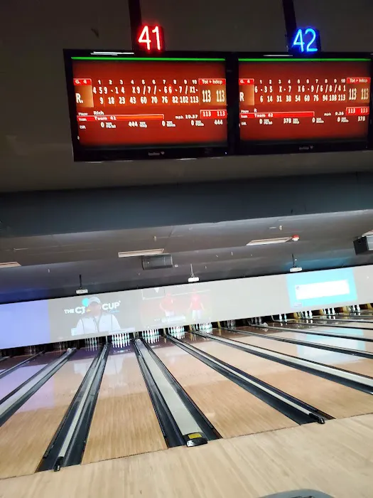 Bowlero Milford Picture 7