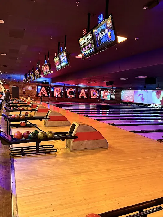 Bowlero Milford Picture 8