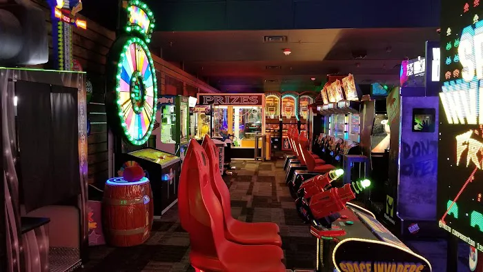 Bowlero Milford Picture 3