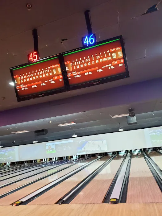 Bowlero Milford Picture 2