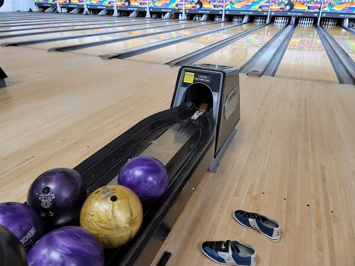 East Islip Lanes Inc Picture 2