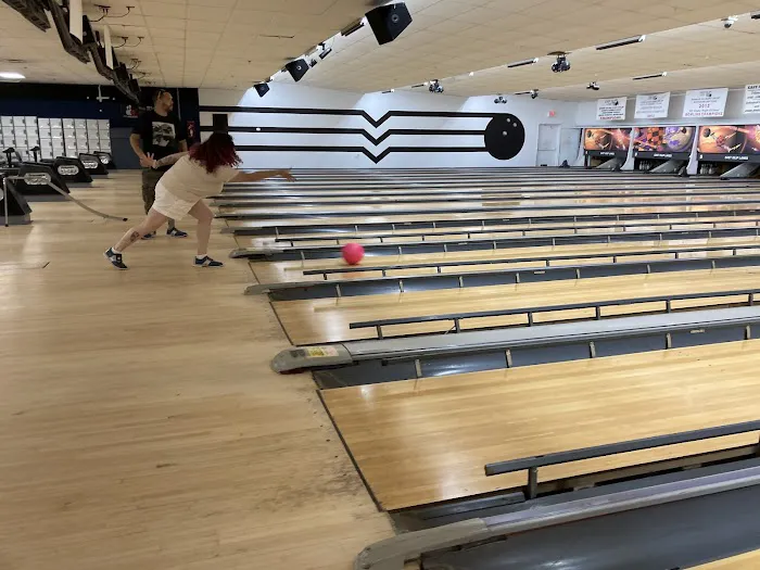 East Islip Lanes Inc Picture 9