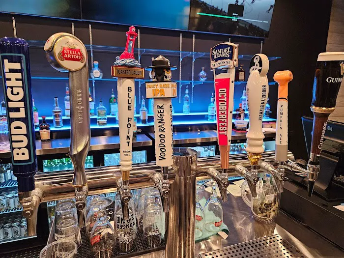 Lucky Strike Bar & Grill @ Port Jeff Bowl Picture 7