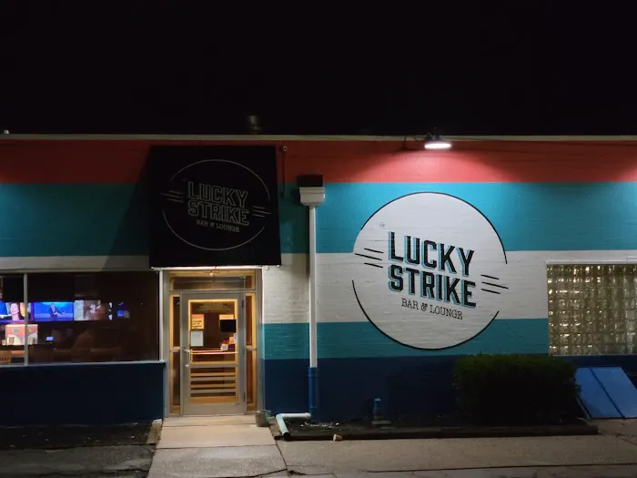 Lucky Strike Bar & Grill @ Port Jeff Bowl Picture 2