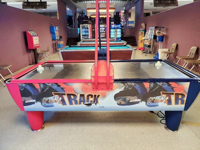 Skylanes Bowling Center Picture 2