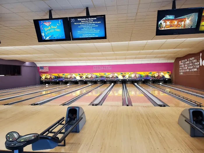 Skylanes Bowling Center Picture 3