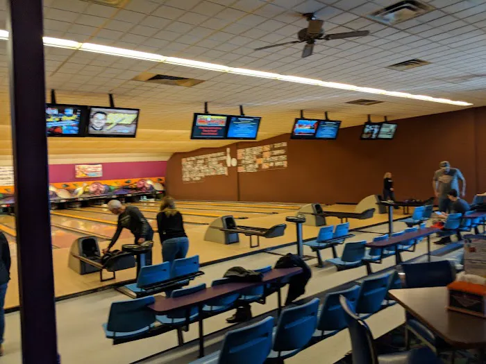Skylanes Bowling Center Picture 10
