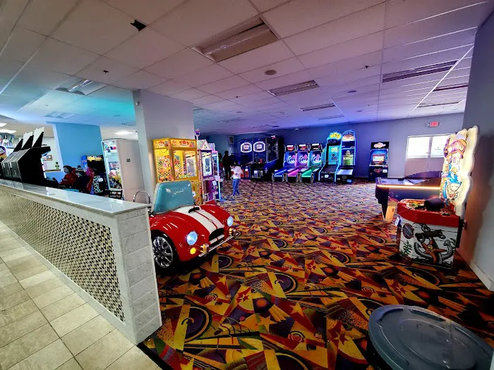 Hamilton Lanes and Entertainment Center Picture 4