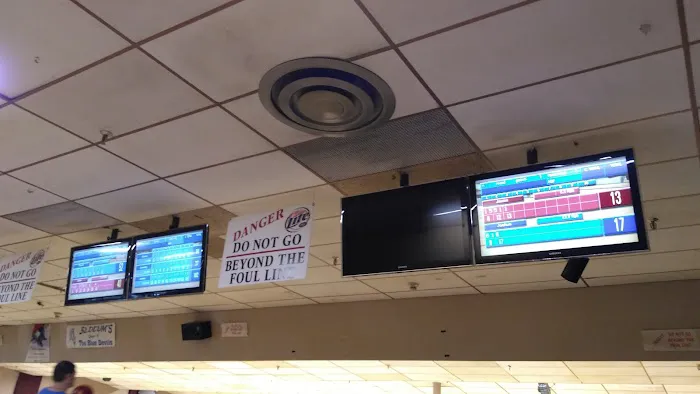 Slocum's Bowling, Bar, and Grille Picture 4