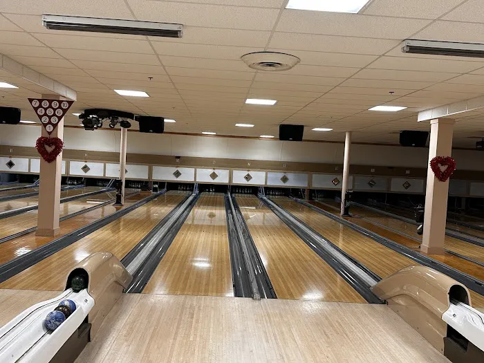 Johnson's Duckpin Lanes Picture 2