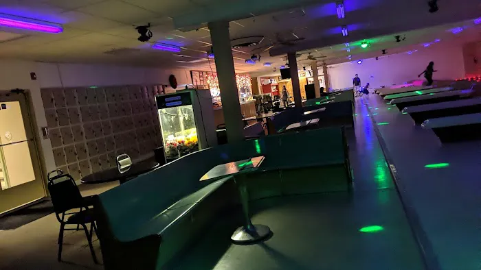 Johnson's Duckpin Lanes Picture 7