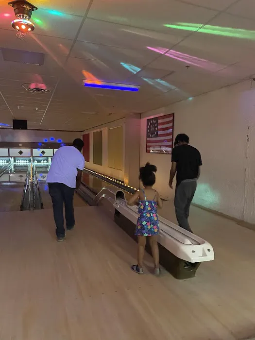 Johnson's Duckpin Lanes Picture 9