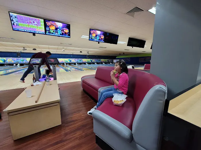 Thomaston Lanes Inc Picture 2