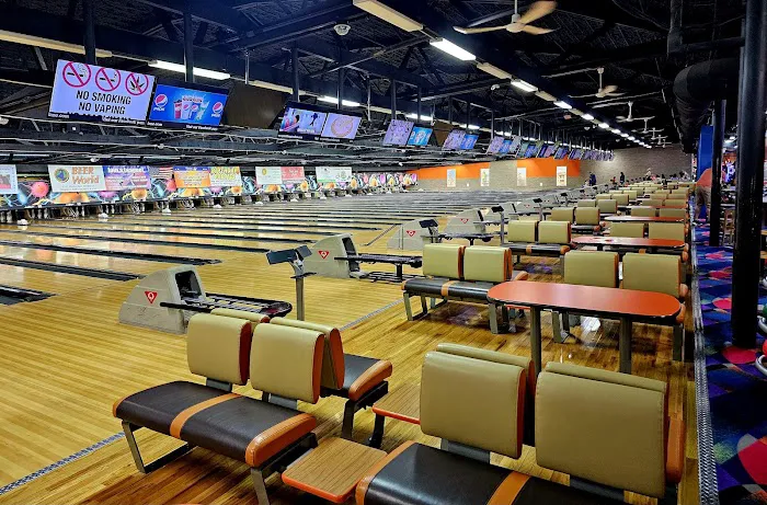 Patel's Kingston Lanes Picture 10