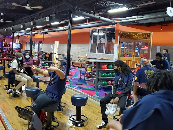 Patel's Kingston Lanes Picture 6