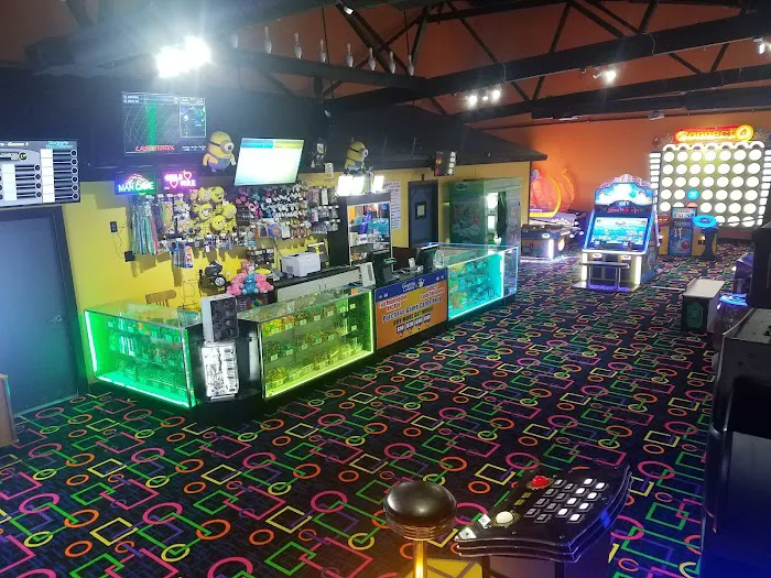 Patel's Kingston Lanes Picture 8