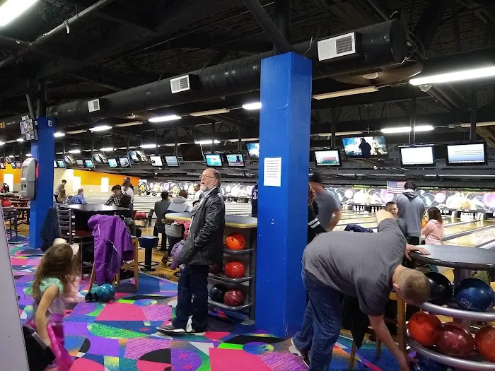 Patel's Kingston Lanes Picture 3