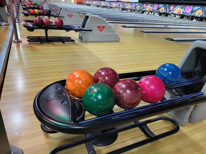 Patel's Kingston Lanes Picture 5