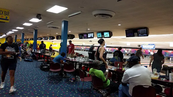 Bowlero Wallingford Picture 5