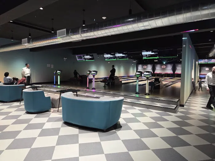 Bowling On Broadway Picture 2