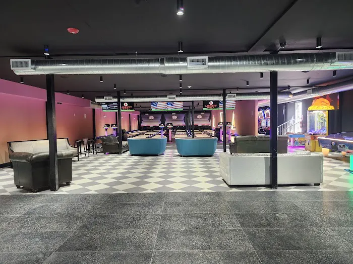 Bowling On Broadway Picture 3