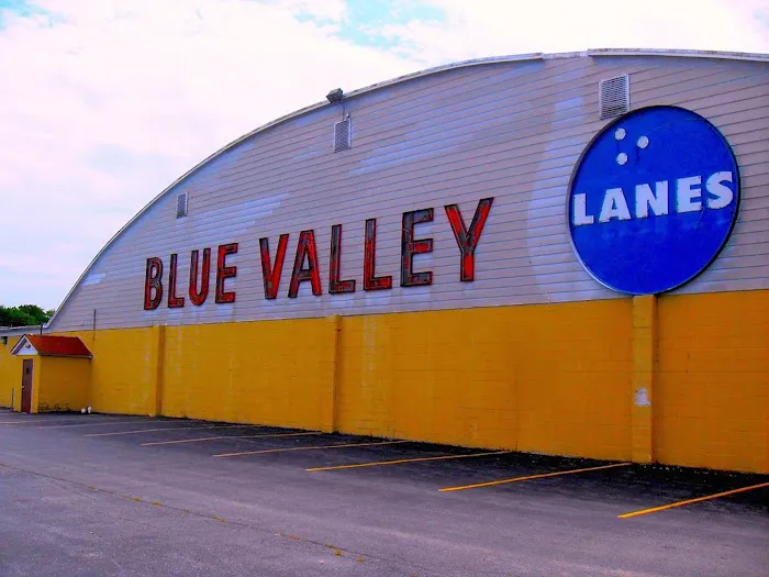 Blue Valley Lanes Inc Picture 4