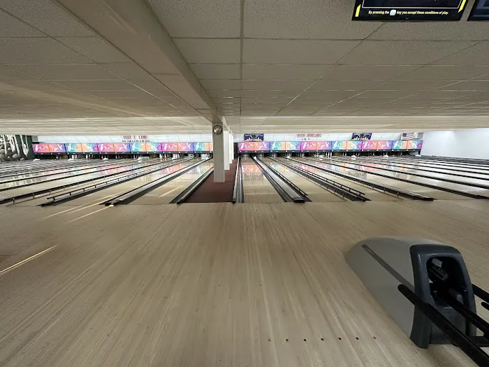 Earl Bowl Lanes Picture 8