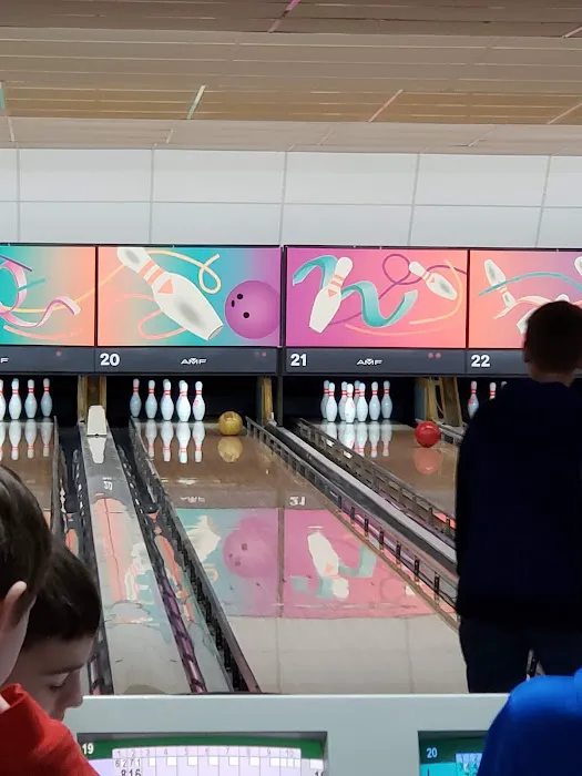 Earl Bowl Lanes Picture 4