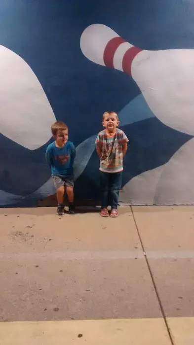 Earl Bowl Lanes Picture 2