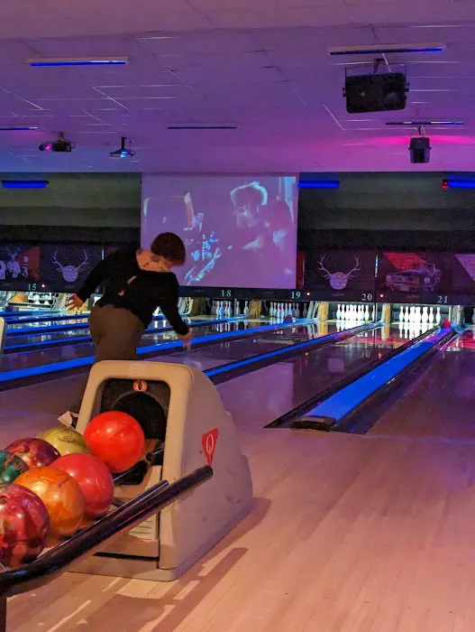 Bowlero Bristol Picture 10