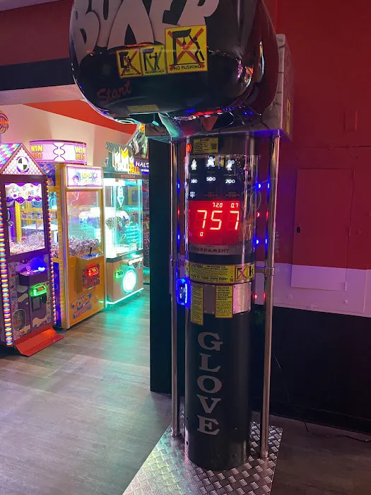 Bowlero Bristol Picture 3