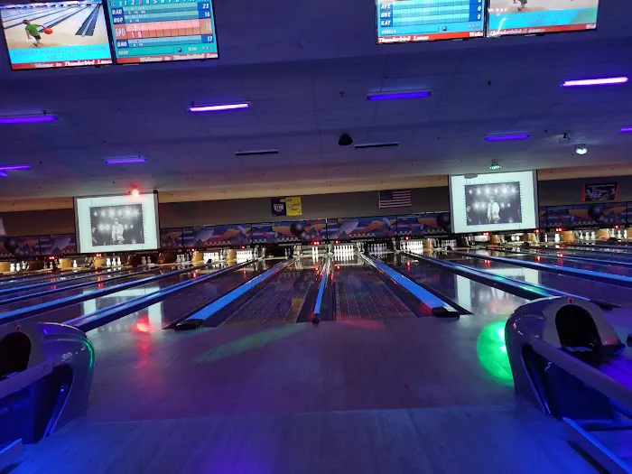 Thunderbird Lanes - Holme Ave. Picture 2