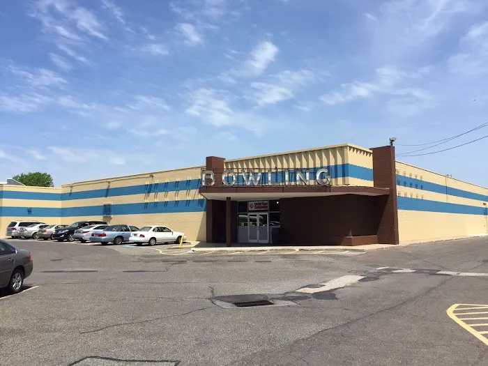 Thunderbird Lanes - Holme Ave. Picture 6
