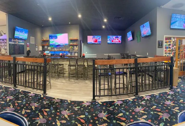 Thunderbird Lanes - Holme Ave. Picture 4