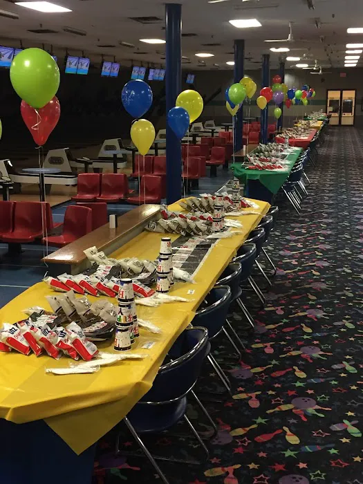 Thunderbird Lanes - Holme Ave. Picture 8