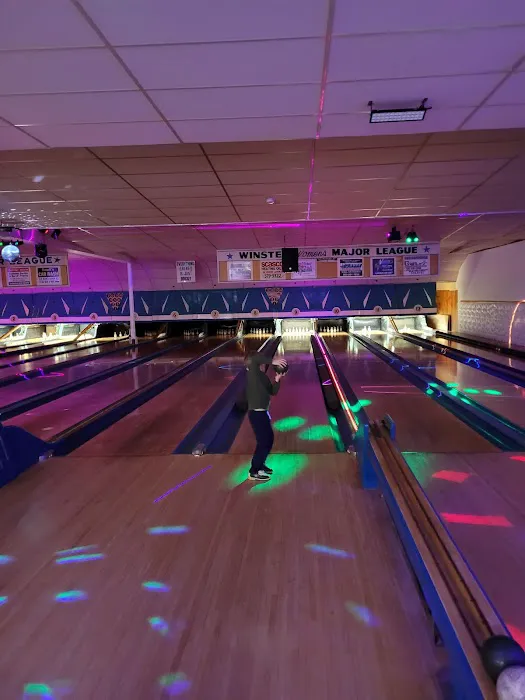 Laurel Duckpin Bowling Lanes Picture 5
